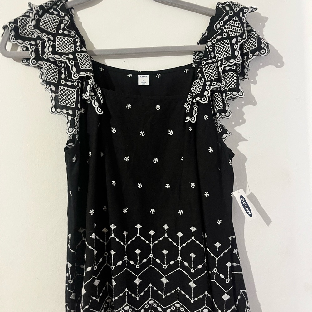 NWT Old Navy Black and White Ruffle Sleeve Blouse with Eyelet Detail - Picture 1 of 3